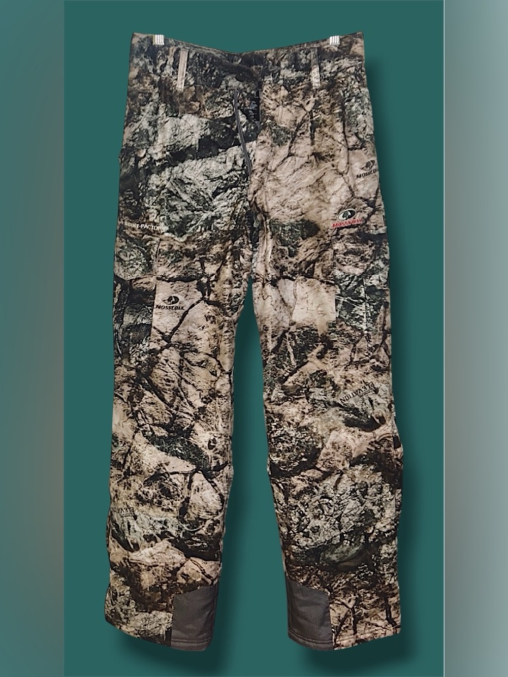 Men’s Mossy Oak Woodland Camo Insulated Cargo Pants